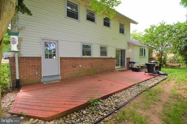 Building Photo - 8519 Wagon Wheel Rd