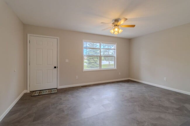 Building Photo - Bright & Updated 4-Bedroom Home Close to Everything