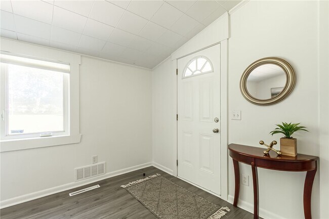 Building Photo - 617 Dewitt Rd
