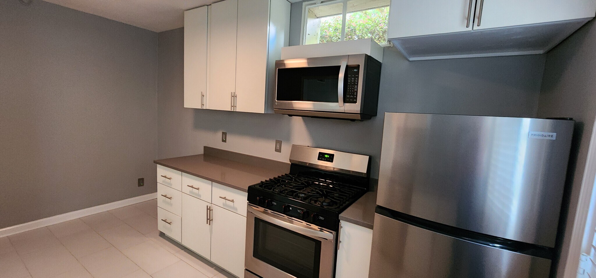 Kitchen - 415 Willow Ln