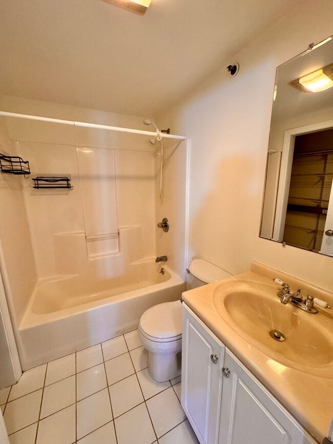 Building Photo - Two Bed Condo | Downtown Portsmouth | Off Street Parking | Washer/Dryer