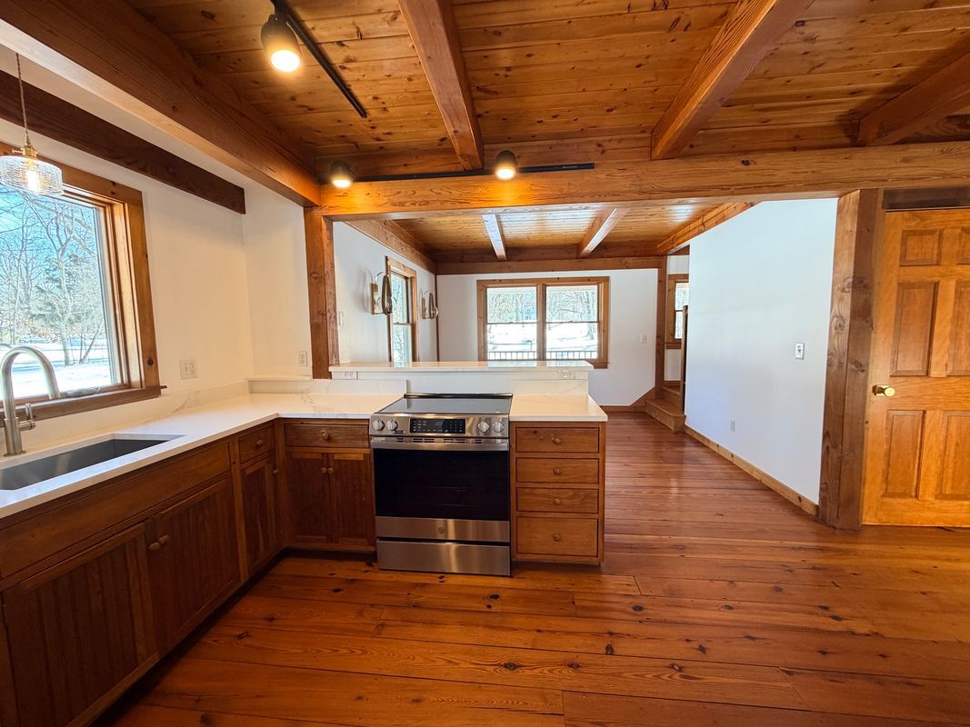 Building Photo - 249 Woodbury Rd