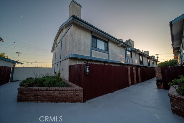 Building Photo - 4229 W Rosecrans Ave