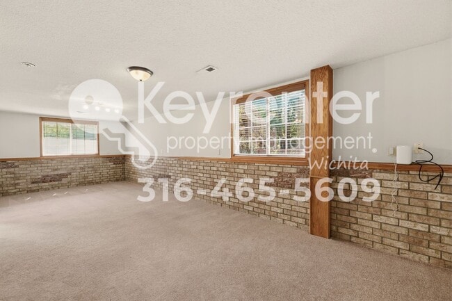 Building Photo - 827 S Sunset Cir