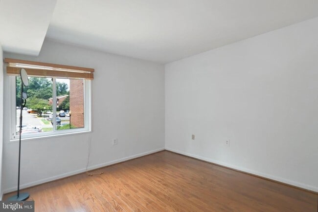 Building Photo - 1423 Northgate Square