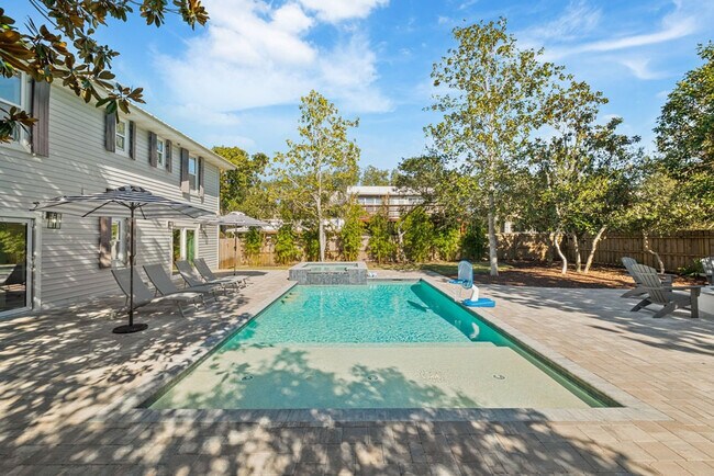 Building Photo - 383 Lakeview Dr