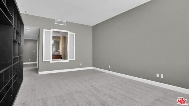 Building Photo - 900 W Olympic Blvd