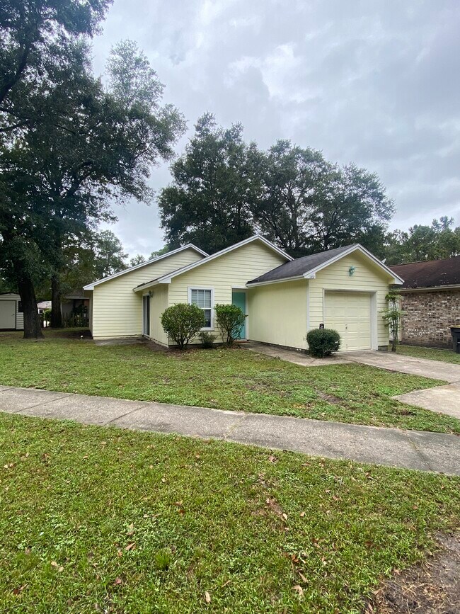 Primary Photo - 1422 Ellis Trace Dr W