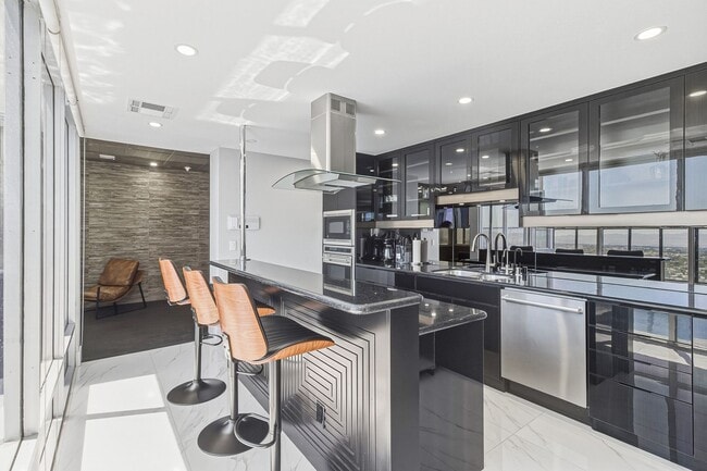 Building Photo - 3111 Bel Air Dr