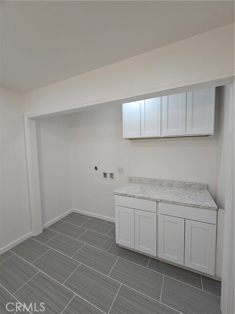 Building Photo - 2641 Valley View Ave