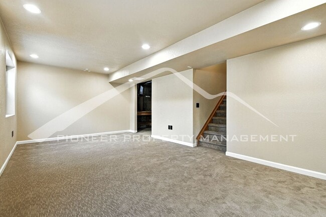 Building Photo - Stunning Home with Central AC and 2-Car Ga...