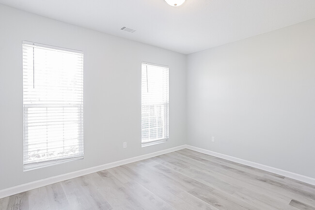 Building Photo - Modern 3 Bedroom Oasis
