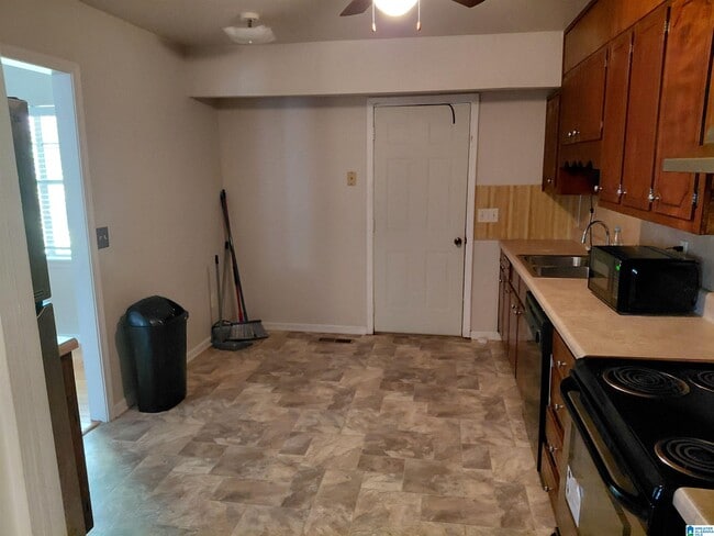 Building Photo - 2559 Janice Cir NE