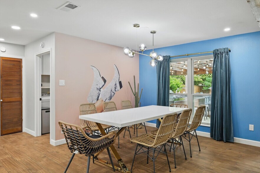 Building Photo - 6333 Tosca Dr