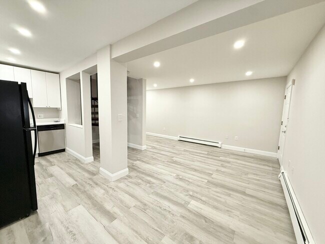 Building Photo - 15 Ruggles St