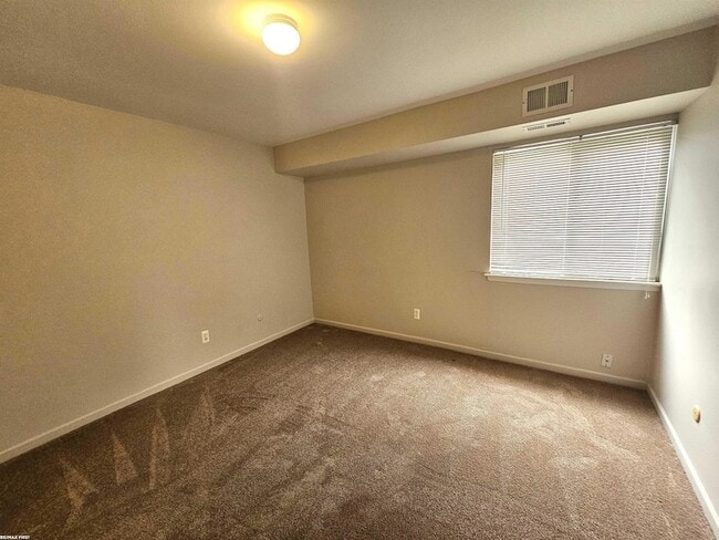 Building Photo - 38255 Fairway Ct