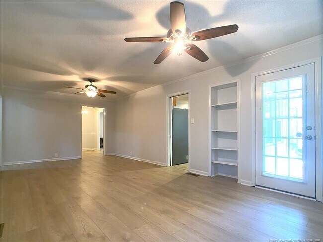 Building Photo - 2721 Mirror Lake Dr