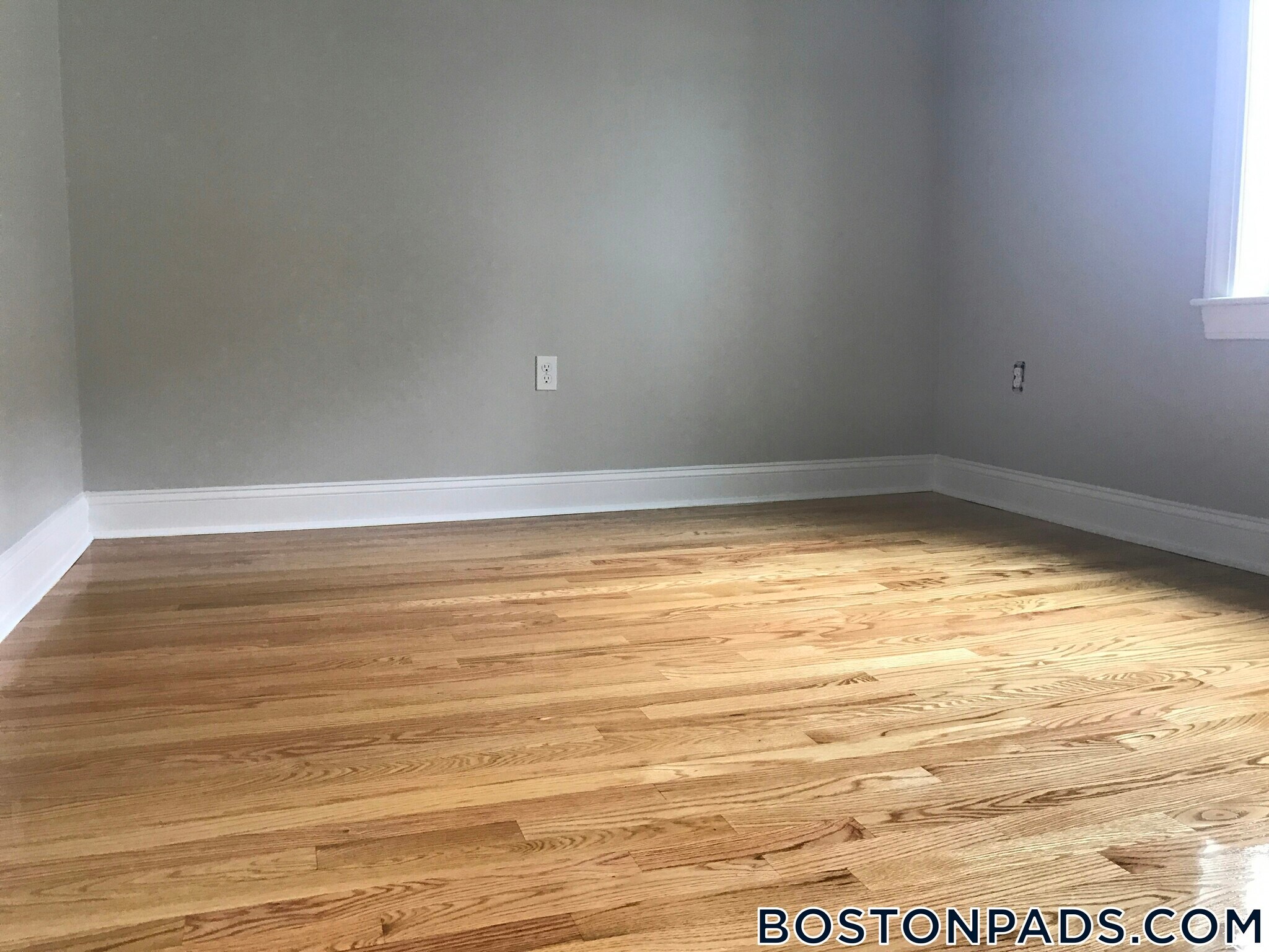 Building Photo - 6 St James Pl