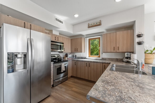 Building Photo - 2220 W Woodin Ave