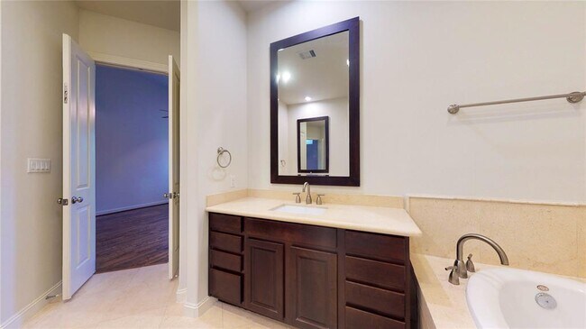 Building Photo - 1708 Upland Lakes