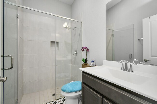 Building Photo - 10002 Serenity Grv Dr