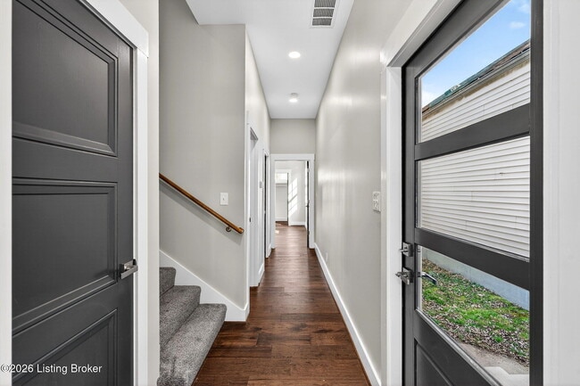 Building Photo - 914 Ash St