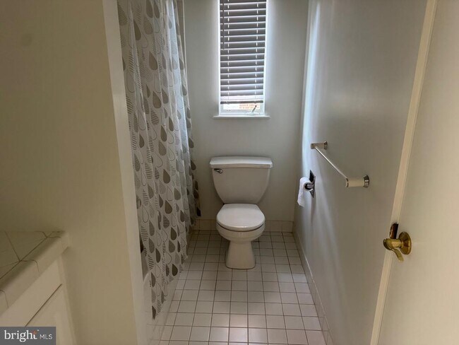 Building Photo - 4920 Butterworth Pl NW