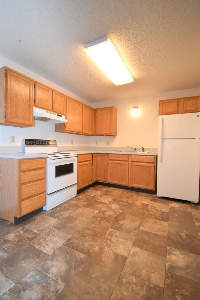 Building Photo - 809 W Villard St