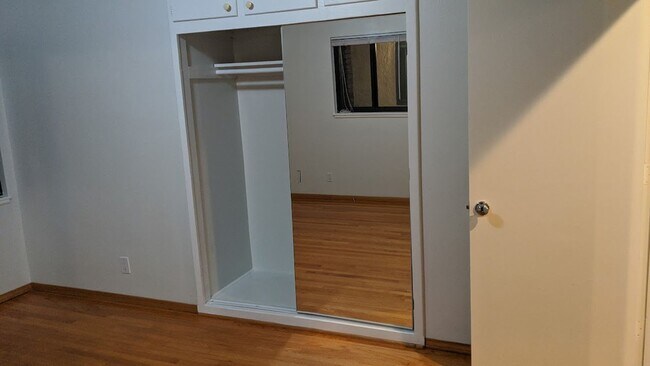 Building Photo - Spacious three bedroom one and half bath house in Sunland!