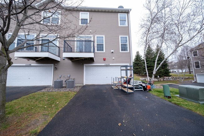 Building Photo - 15600 Tickseed Ln