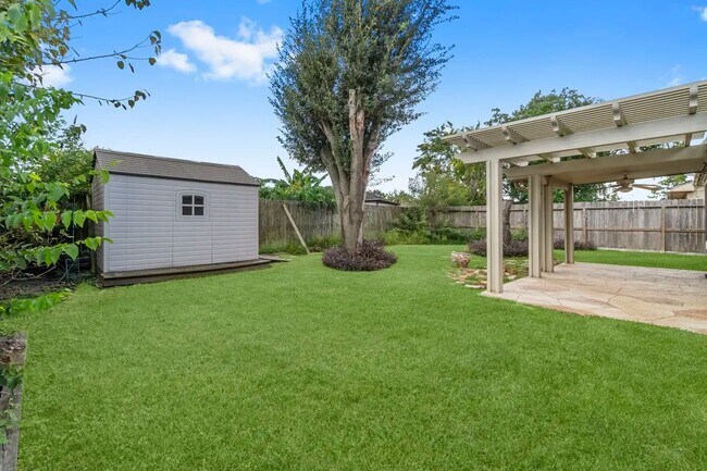 Building Photo - 18703 Lippizaner Dr