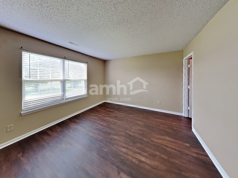 Building Photo - 358 Bent Stream Ln