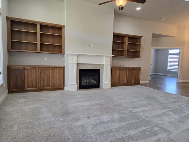 Building Photo - Short Term Rental Rental in Kennewick w/Lawn Care