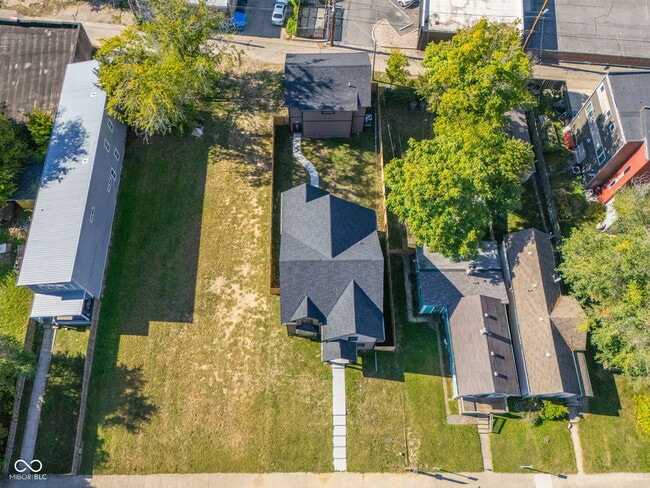 Building Photo - 1027 Hosbrook St