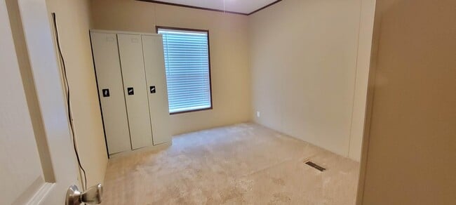 Building Photo - 405 Battlebell Rd