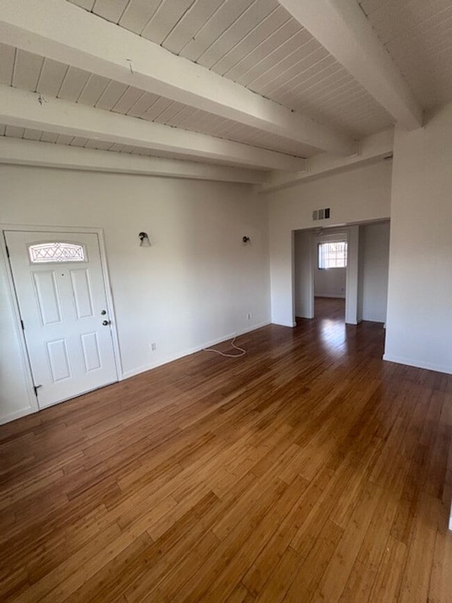 Building Photo - Welcome to 1828 Montrose St, located in the vibrant city of Los Angeles