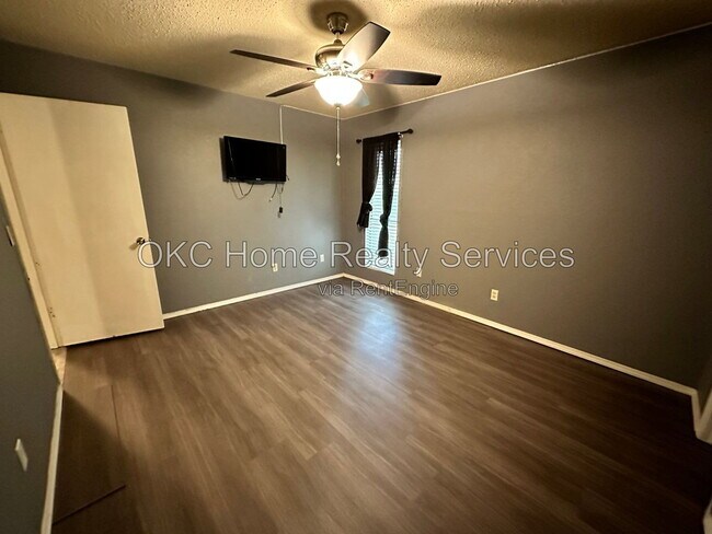Building Photo - 8300 NW 86th St