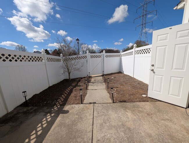 Building Photo - Pristine End Unit Townhome located in the Prosperity Place community!