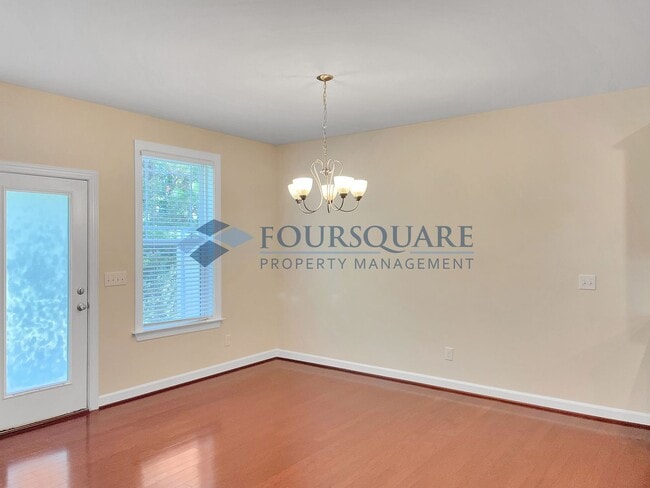 Building Photo - Spacious End-Unit Townhome with 2-Car Garage & Private Patio – Near Beaver Creek & Downtown Apex