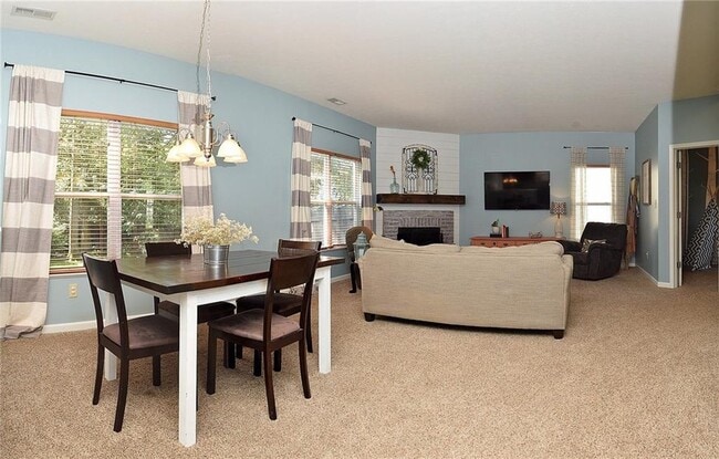 Building Photo - 10655 Trailwood Dr