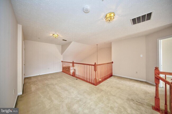 Building Photo - 5035 Woods Line Dr