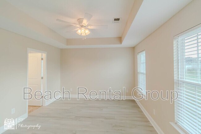 Building Photo - 246 Macarthur Dr