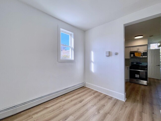 Building Photo - 212 15th St