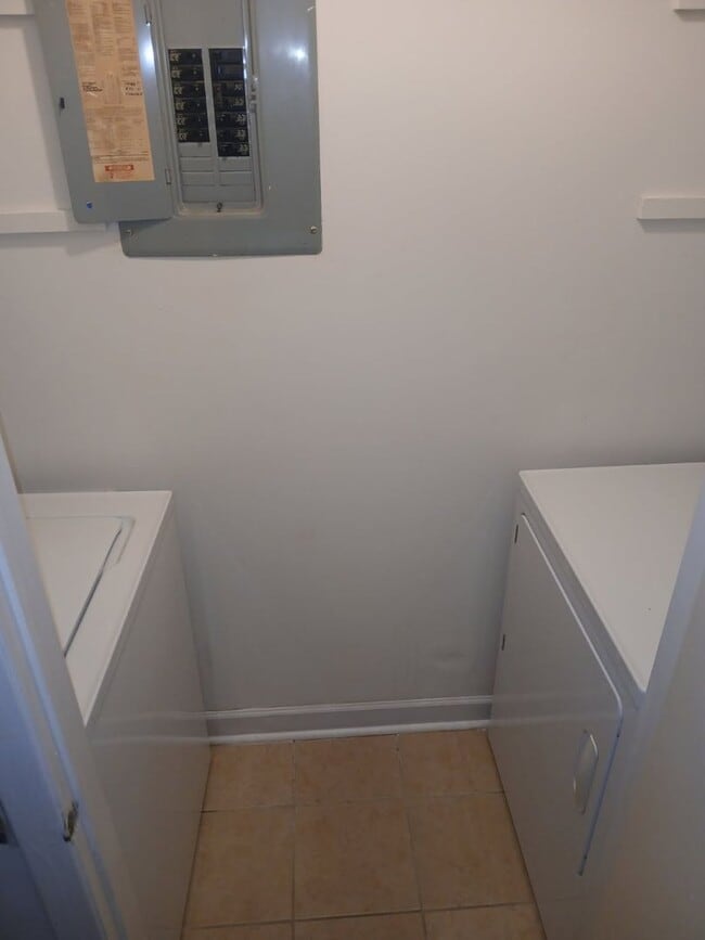 Building Photo - NORTH WALES 2BR WOOD HOLLOW CONDO AVAIL. IMMEDIATELY!