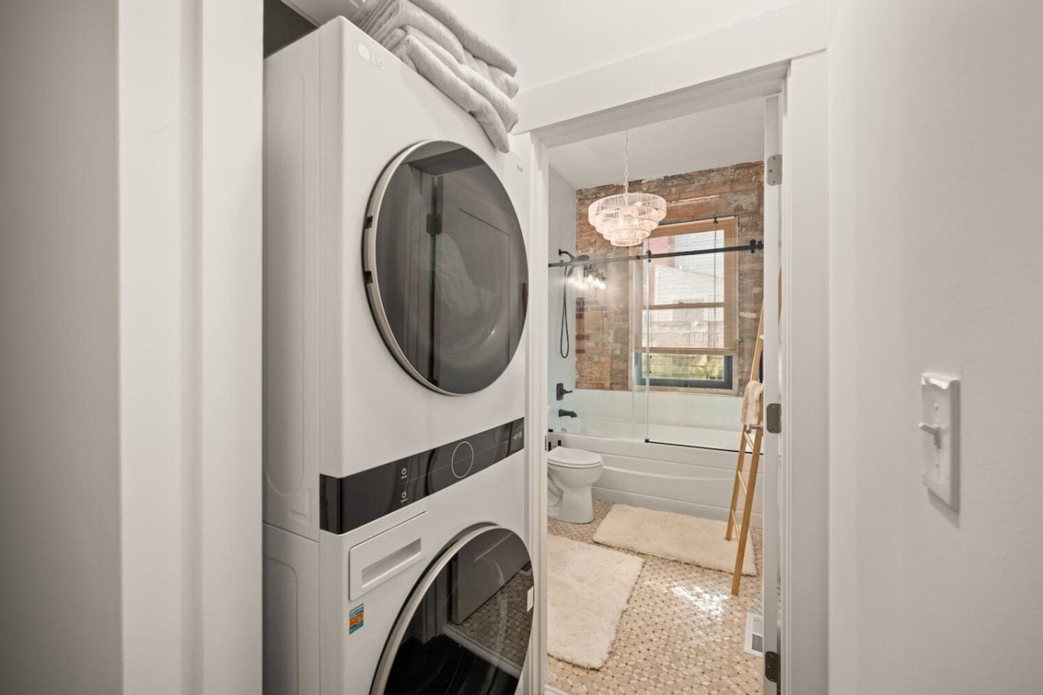 Building Photo - 2 Hust Alley