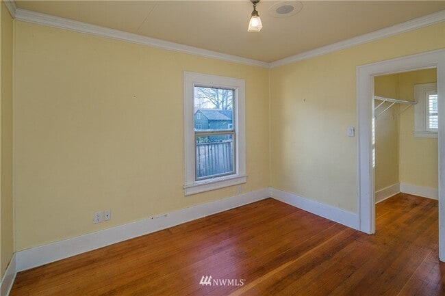 Building Photo - Walk to Schools, Downtown & Waterfront from Lettered Streets 5bd Home