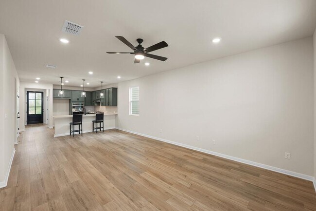 Building Photo - 254 Crater Lk Dr