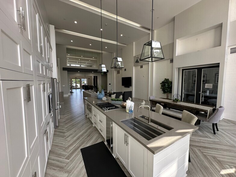 Club House with full kitchen - 1336 Scholarship