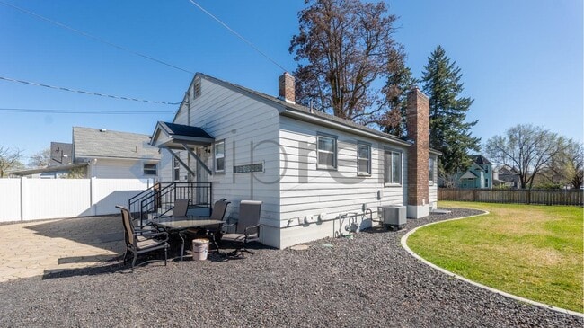 Building Photo - 503 E Montgomery Ave