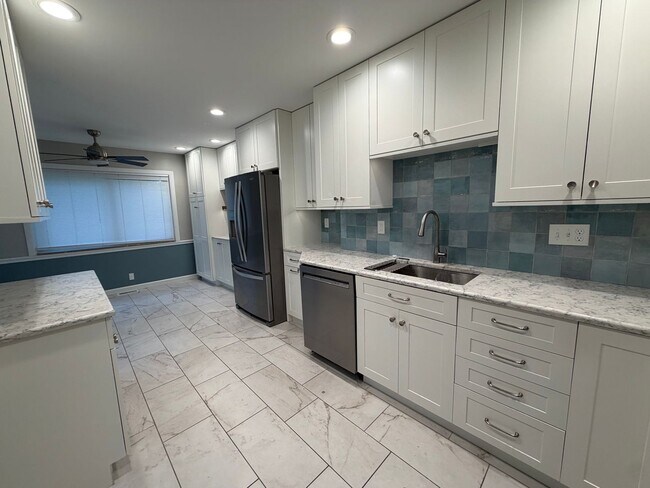 Building Photo - 421 Cannonbury Dr
